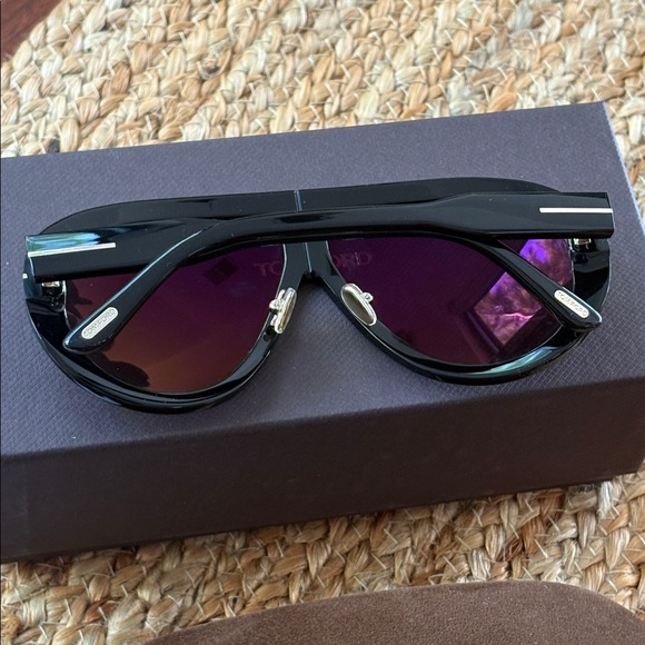 NEW Tom Ford
TOM FORD TROY FT0836 01A - Picture 7 of 14